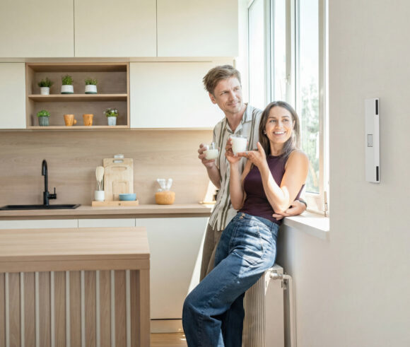 vmc flow40 ambientato cucina con persone