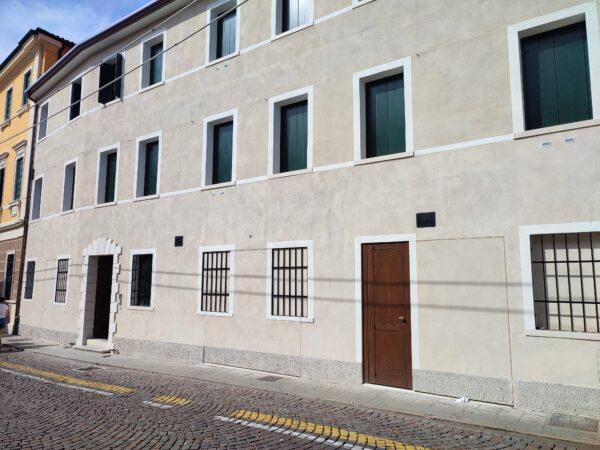 vmc decentralizzata a scomparsa su palazzo storico a treviso